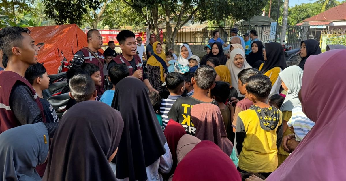 Tim Trauma Healing TNI AL Hibur Anak-Anak Terdampak Bencana di Sumatra