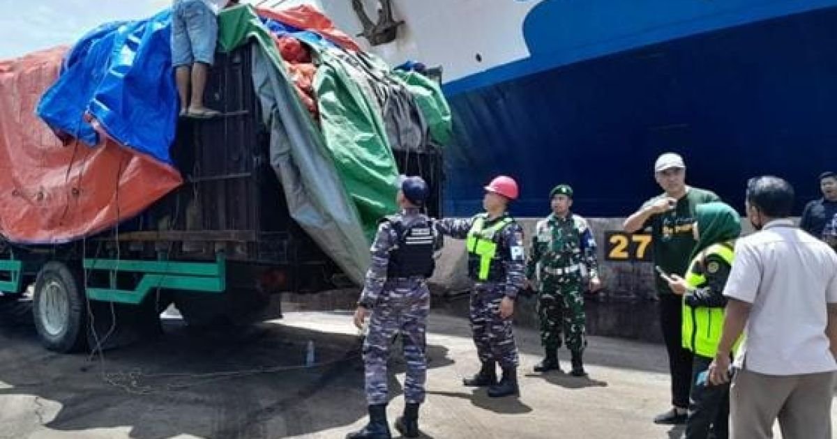 TNI AL Dan Tim Gabungan Gagalkan Penyelundupan Ratusan Ton Bawang Bombay Ilegal