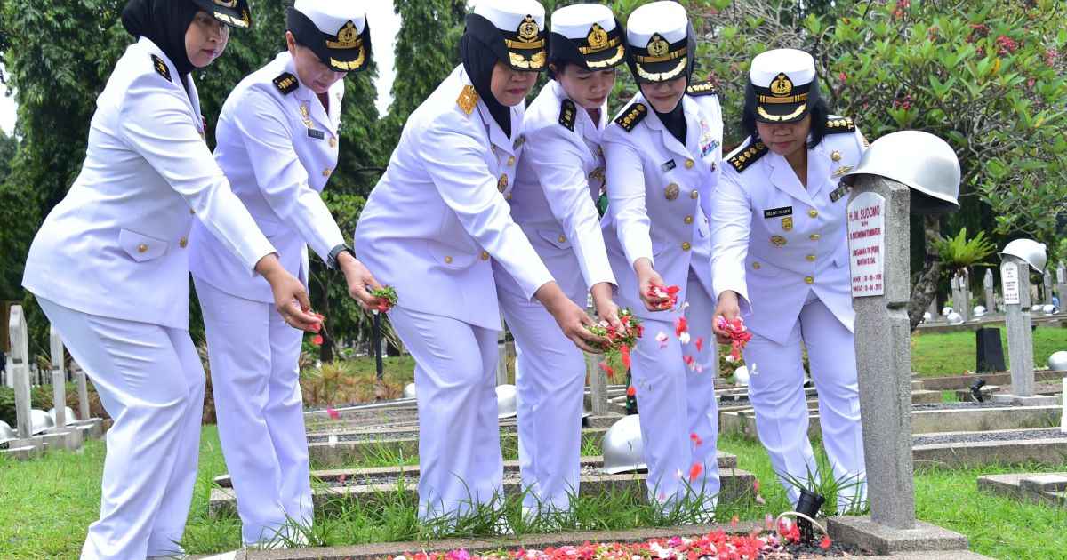 Peringati HUT ke-63, Kowal TNI AL Ziarah ke TMP Kalibata, Hormati Pahlawan Bangsa