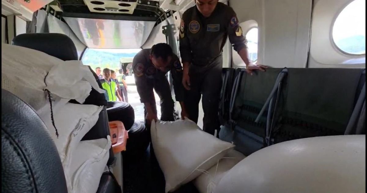 TNI AL Salurkan Beras Udara Gayo Lues