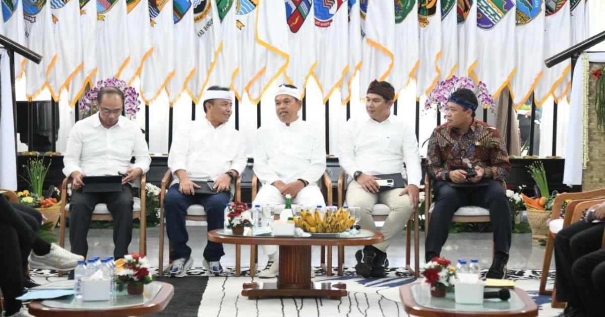 Sekda Ajat Rochmat Jatnika Hadiri Rakor Evaluasi APBD 2025 se-Jawa Barat, Gubernur Tekankan Optimalisasi SiLPA