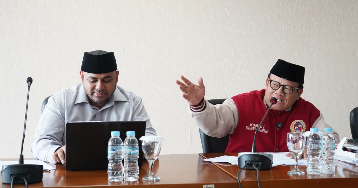 Komisi I DPRD Kota Bogor menerima audiensi dari Majelis Silaturahmi Syahriah Nurul Ikhsan terkait keberatan warga atas peredaran dan penjualan minuman keras (miras/minol) di lingkungan RW 01, Kelurahan Katulampa, Kecamatan Bogor Timur, Kota Bogor