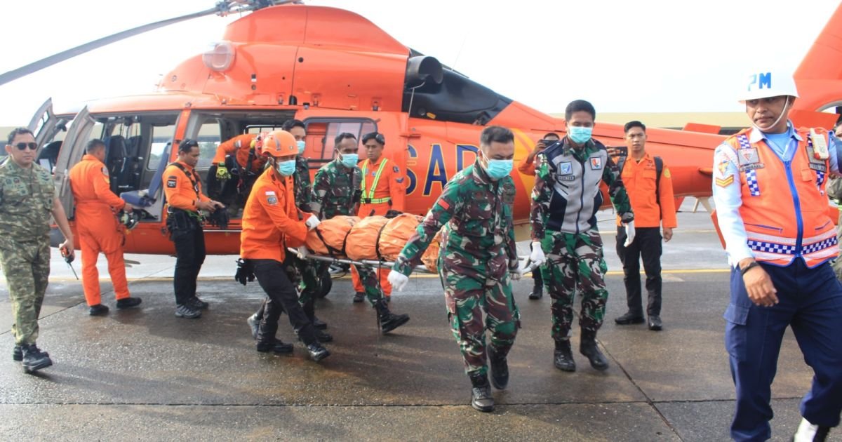Satu Jenazah Korban Jatuhnya Pesawat ATR 42-500 Berhasil Dievakuasi ke Lanud Sultan Hasanuddin