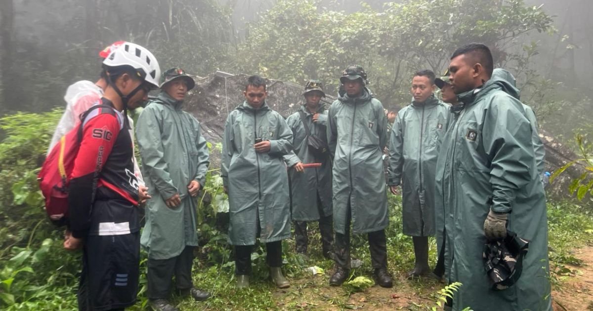 Prajurit TNI Temukan Black Box ATR 42-500