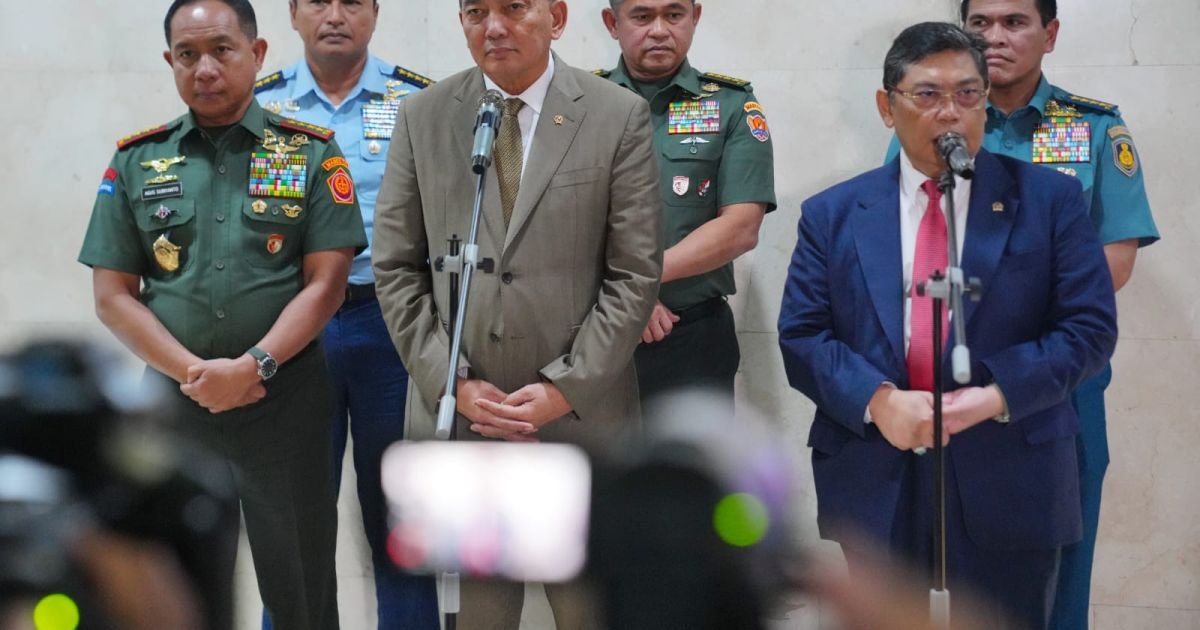 Panglima TNI Dampingi Menhan RI Rapat Kerja dengan Komisi I DPR RI