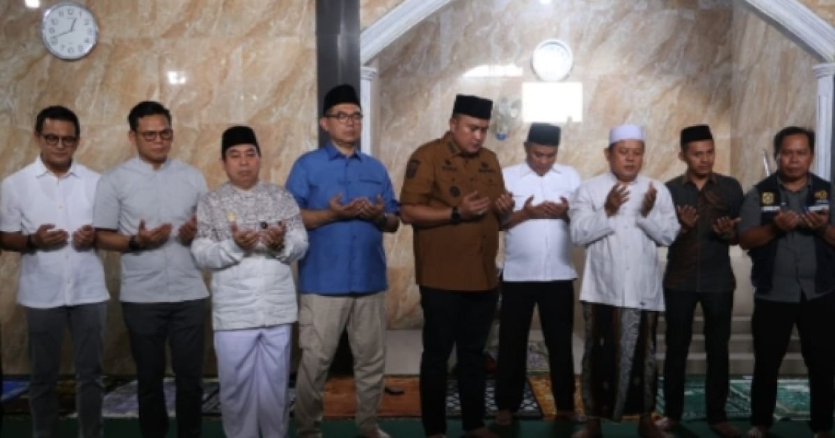 Bupati Bogor Rudy Susmanto, bersama jajaran Pemerintah Kabupaten Bogor melaksanakan kegiatan Shalat Jumat Keliling (Jumling) di Kecamatan Sukamakmur,