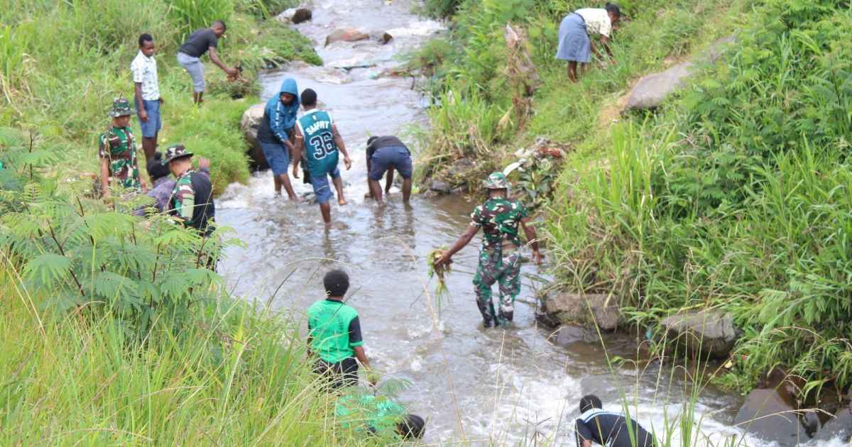 Kodim 1714/Puncak Jaya Pelopori Gerakan Bebas Sampah di Kabupaten Puncak Jaya