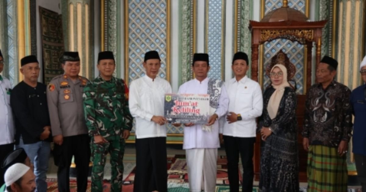 Wabup Bogor Serahkan Bantuan Rp100 Juta Saat Jum’at Keliling di Sukajaya