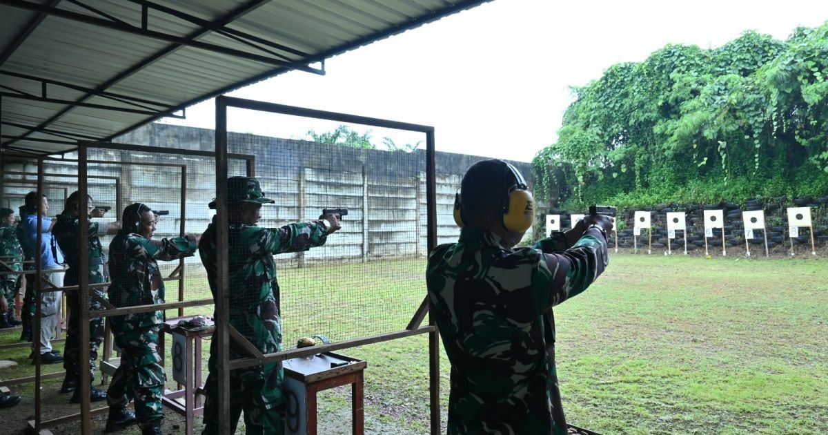 Wujudkan Prajurit yang Profesional dan Siaga, Lanud Sjamsudin Noor Gelar Latihan Menembak TW I Tahun 2026