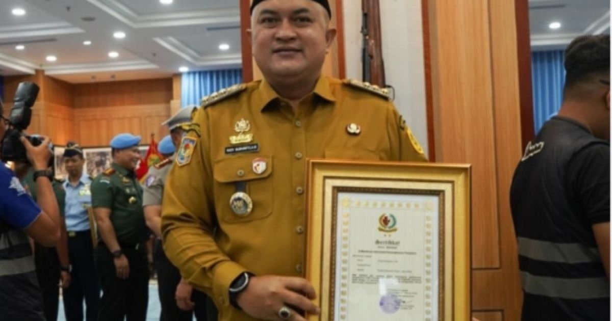 Bupati Bogor Terima Brevet Kehormatan Paspampres “Setia Waspada”