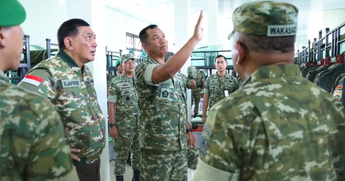 Wakil Panglima TNI Dampingi Menhan RI Kunjungi Yonif TP 852/ABY