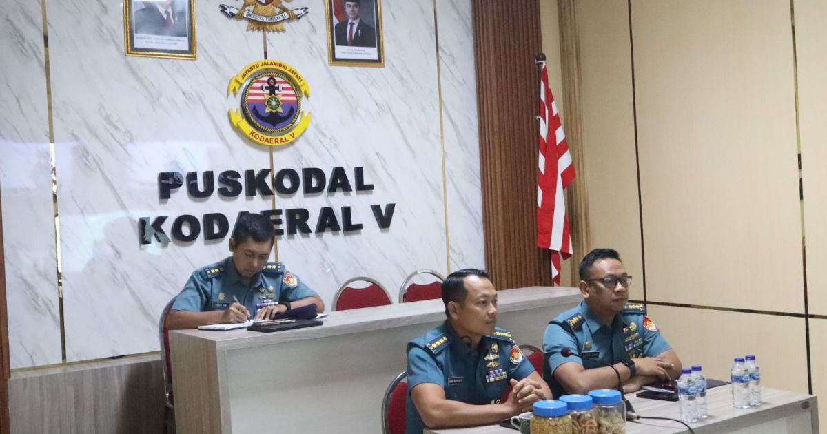 Komando Daerah Angkatan Laut (Kodaeral) V menghadiri acara diskusi tentang Pembentukan Satuan Siber Pada Tingkat Komando Utama (Kotama) TNI AL secara video conference (vicon) di Ruang Puskodal Kodaeral V Surabaya.