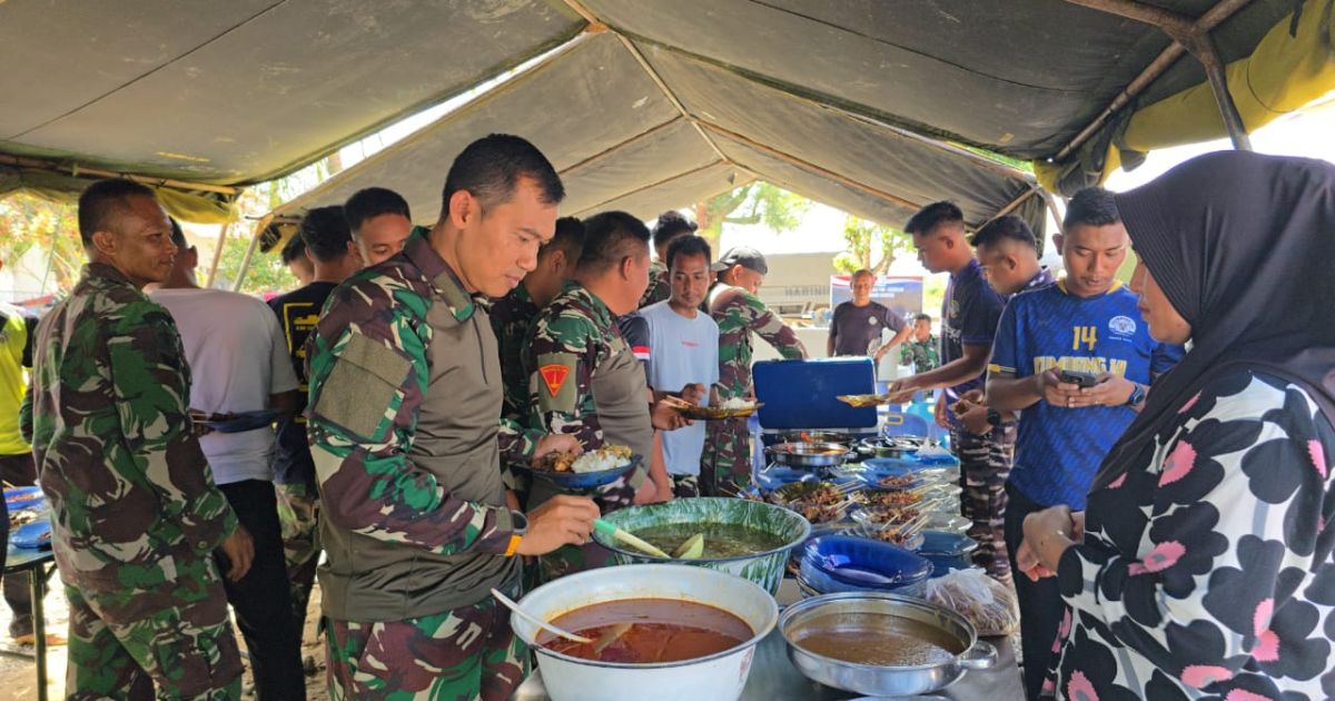 Satgas Kuala TNI–Jhonlin Laksanakan Tradisi Meugang Bersama Warga Aceh Tamiang