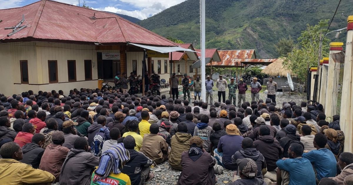 Koramil 1714-01/Ilu Kawal Aksi Demo Damai Masyarakat Distrik Ilu (20 Kampung) di Kabupaten Puncak Jaya
