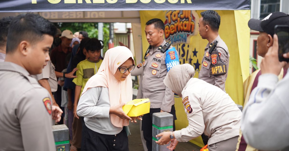 Polres Bogor Bagikan Takjil dan Makan Gratis untuk Masyarakat
