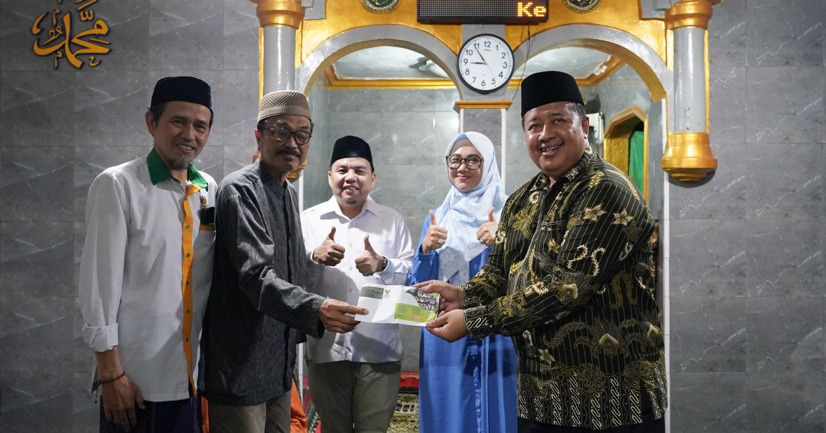 Tarawih Keliling, Ketua DPRD Kota Bogor Salurkan Bantuan Hibah Rp25 Juta untuk Masjid Daarul Jannah