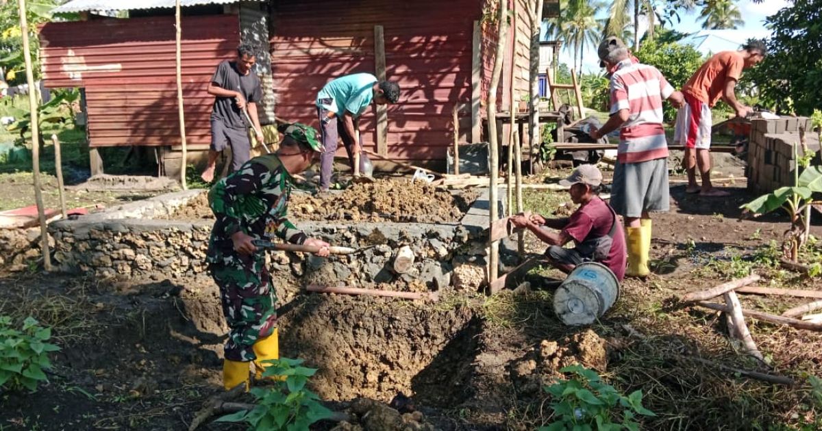 Personel Satgas TMMD Ke-127 Kodim 1514/Morotai Lanjutkan Pembangunan MCK di Desa Dehegila