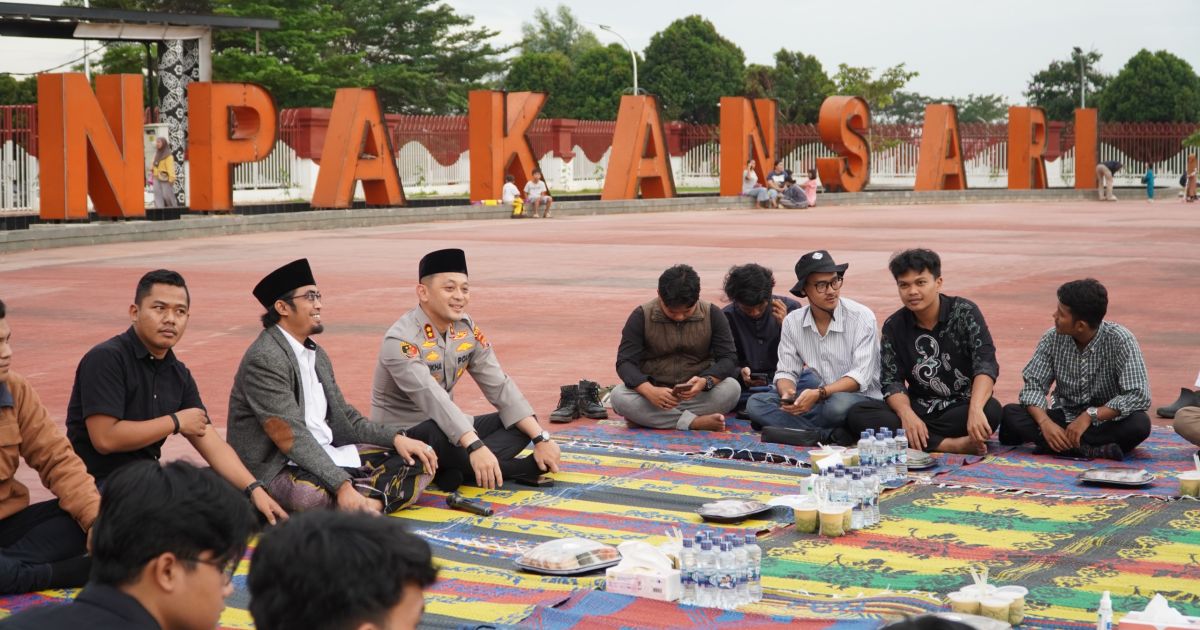 Kapolres Bogor Gelar Bagi Takjil dan Buka Bersama Mahasiswa di Pakansari
