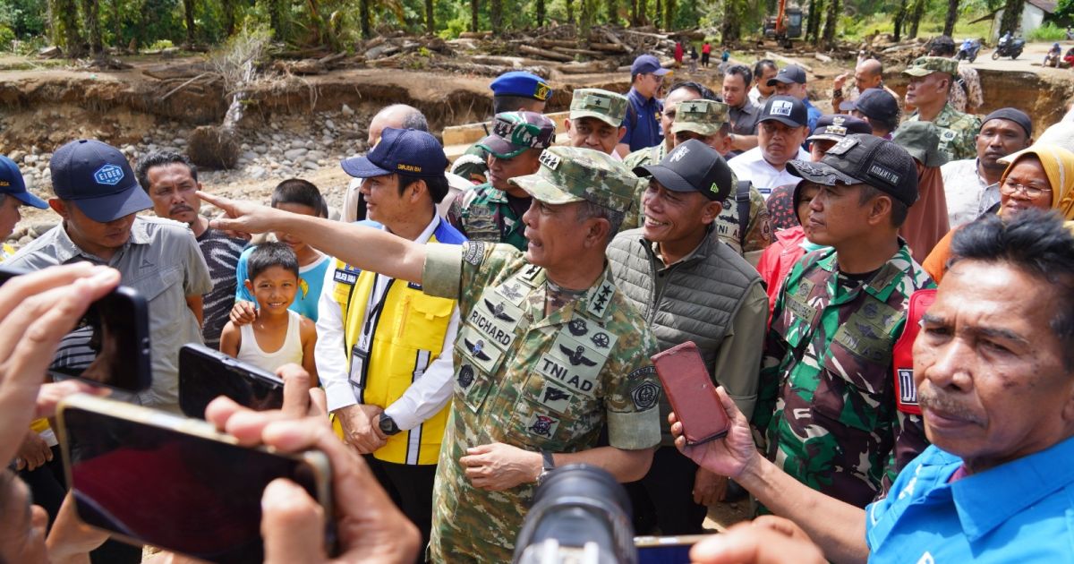 Tinjau Lokasi Terdampak Bencana, Kasum TNI Cek Pembangunan Huntara di Tapanuli Tengah
