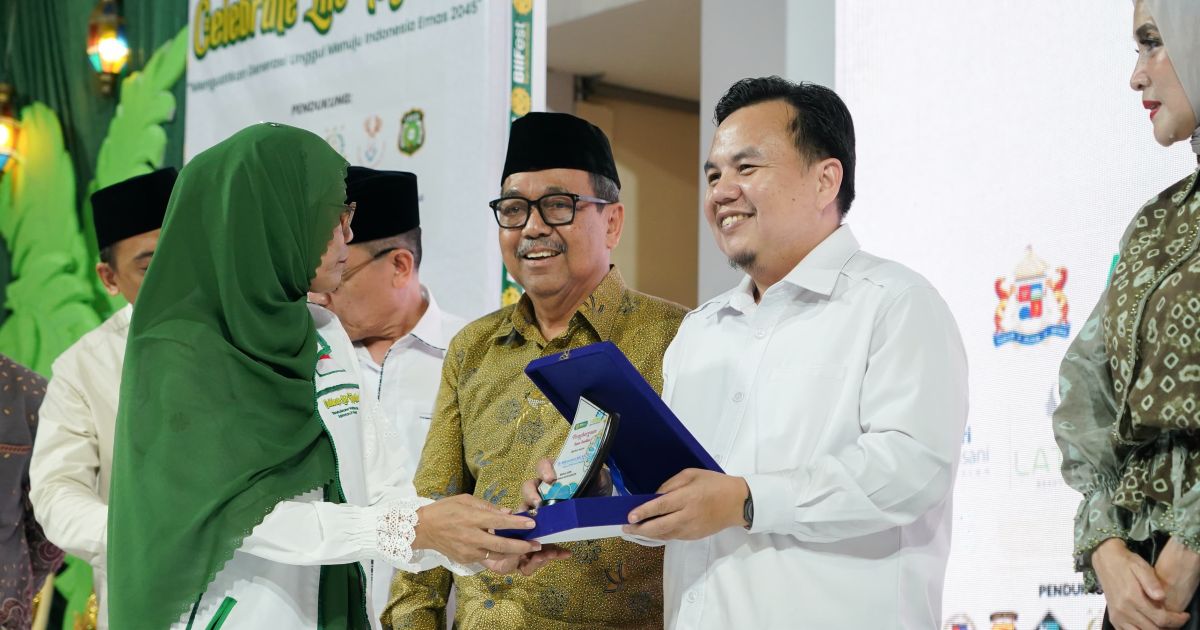 Adityawarman Adil Raih Penghargaan Kepemimpinan Publik di BiiFest 2026