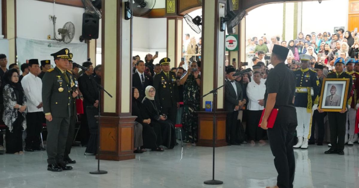 Panglima TNI Pimpin Upacara Penyerahan Jenazah dan Ikuti Upacara Pemakaman Wapres ke-6 RI
