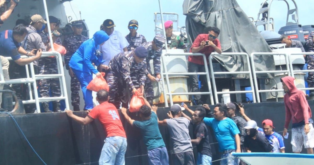 Operasi Trisila -26 Hadirkan Keamanan dan Kepedulian TNI AL Bantu Nelayan Pesisir Aru