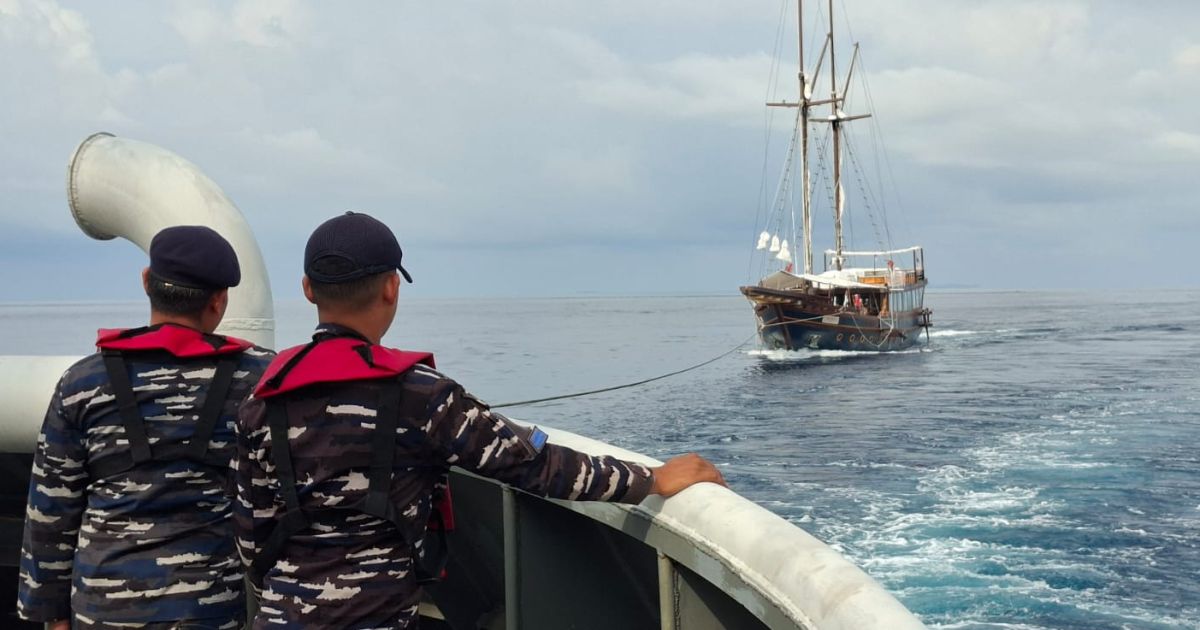 Respon Cepat TNI AL Kapal Tunda Umsini Evakuasi KLM Sanya Pacifik High di Raja Ampat