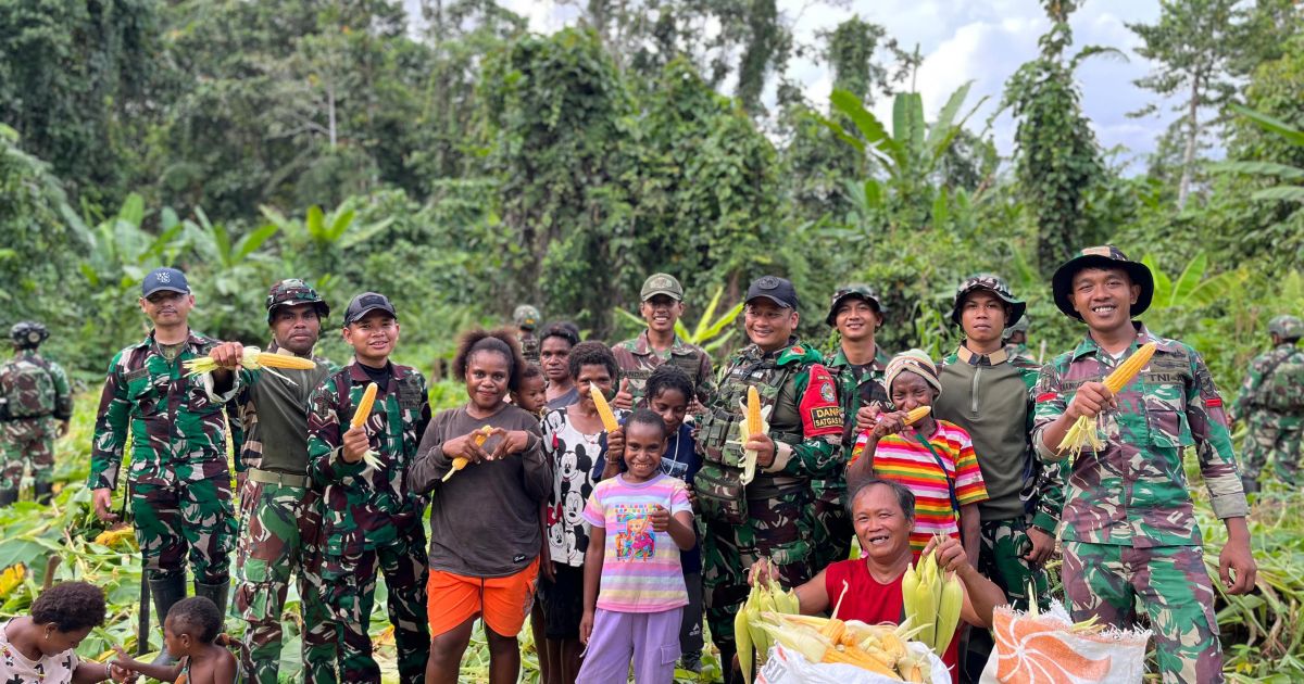 Dari Bibit Jadi Panen: Pos Selal Satgas Swasembada Yonif 751/VJS Petik Jagung Ketahanan Pangan Bersama Warga