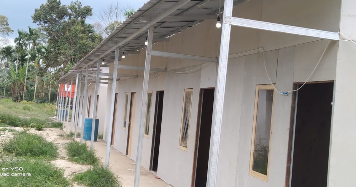 TNI Kawal Pembangunan Huntara Pasca Banjir di Desa Matang Teungoh