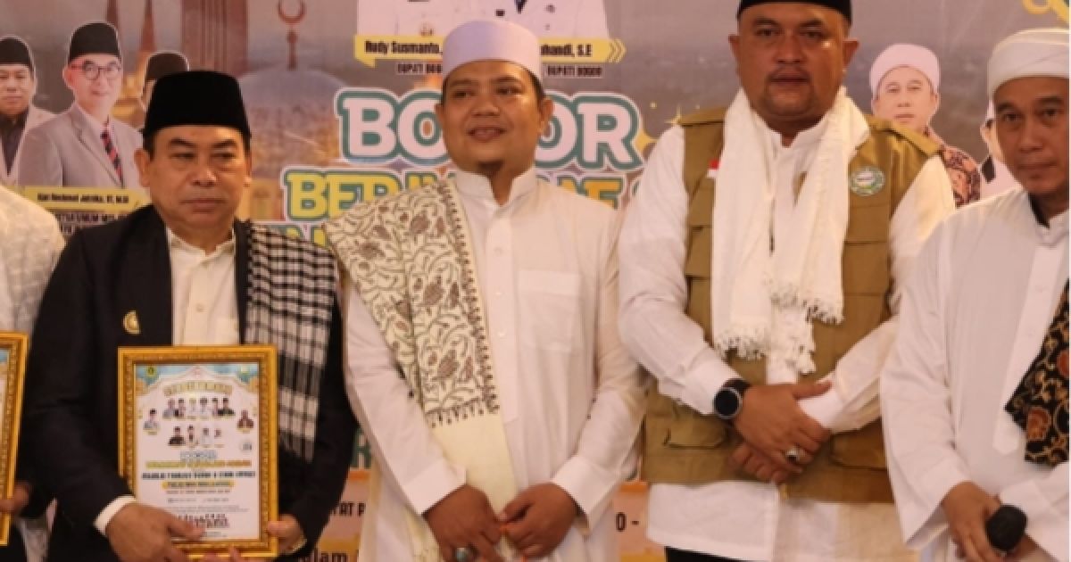 Bupati Bogor Rudy Susmanto I’tikaf dan Shalat Tahajud Bersama Ulama dan Masyarakat