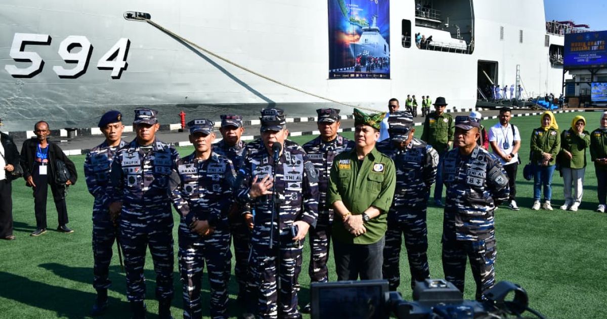 TNI AL Berangkatkan Pemudik Lintas Pulau Rute Jakarta - Bangka Belitung Gunakan KRI Semarang-594