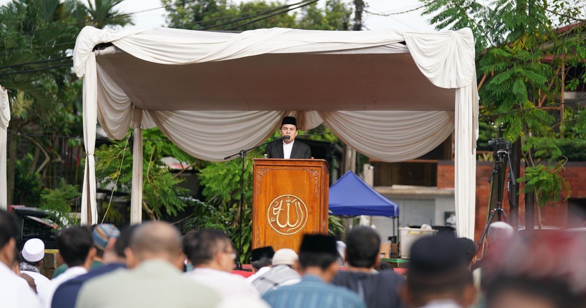 Jadi Khotib Sholat Idul Fitri, Adityawarman Adil Ingatkan Spirit Ramadhan
