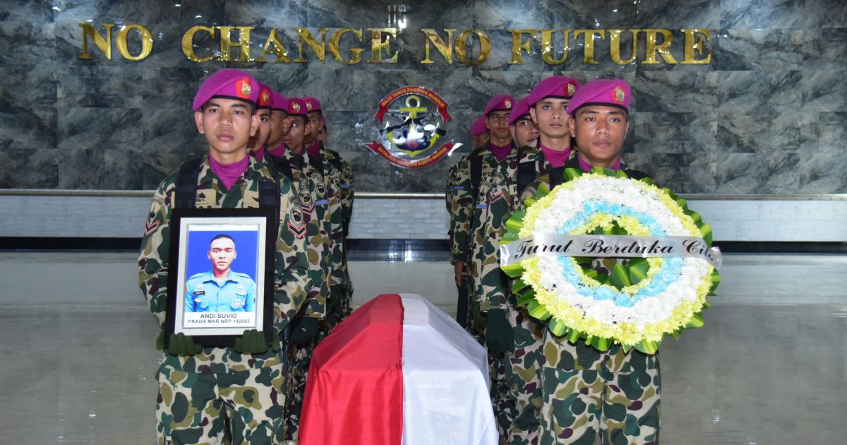 TNI AL Laksanakan Pelepasan Jenazah Prajurit yang Gugur di Medan Tugas