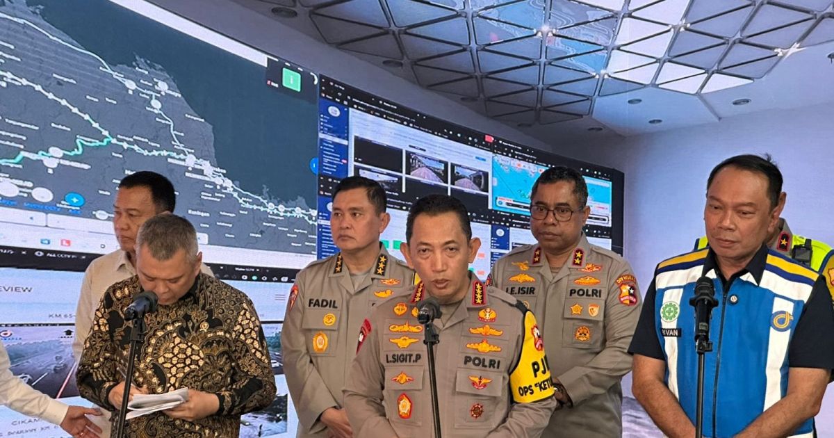 Kapolri Tinjau Arus Balik Lebaran di Jati Asih Pastikan Perjalanan Masyarakat Aman dan Nyaman