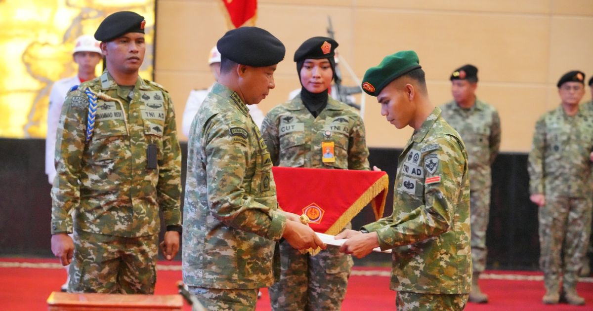 Panglima TNI Anugerahkan KPLB Prajurit TNI Berprestasi Juara Pertama Hafalan 30 Juz Al Quran