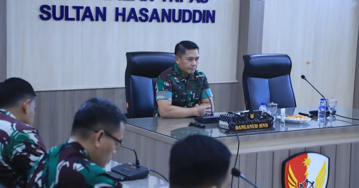Komandan Lanud Sultan Hasanuddin Pimpin Rapat Staf, Tekankan Kepemimpinan Berbasis Keteladanan dan Kecerdasan Emosional