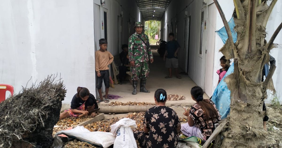 Hangatnya Halal Bihalal Idul Fitri 1447 H, Babinsa Koramil 29/Langkahan Pererat Silaturahmi di Huntara Alue Dua