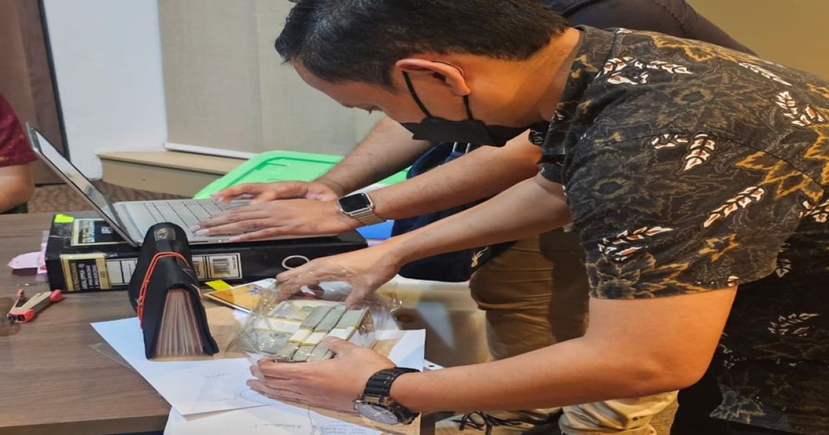 TIM PENYIDIK JAM PIDSUS GELEDAH 14 LOKASI TERKAIT PERKARA TAMBANG PT AKT