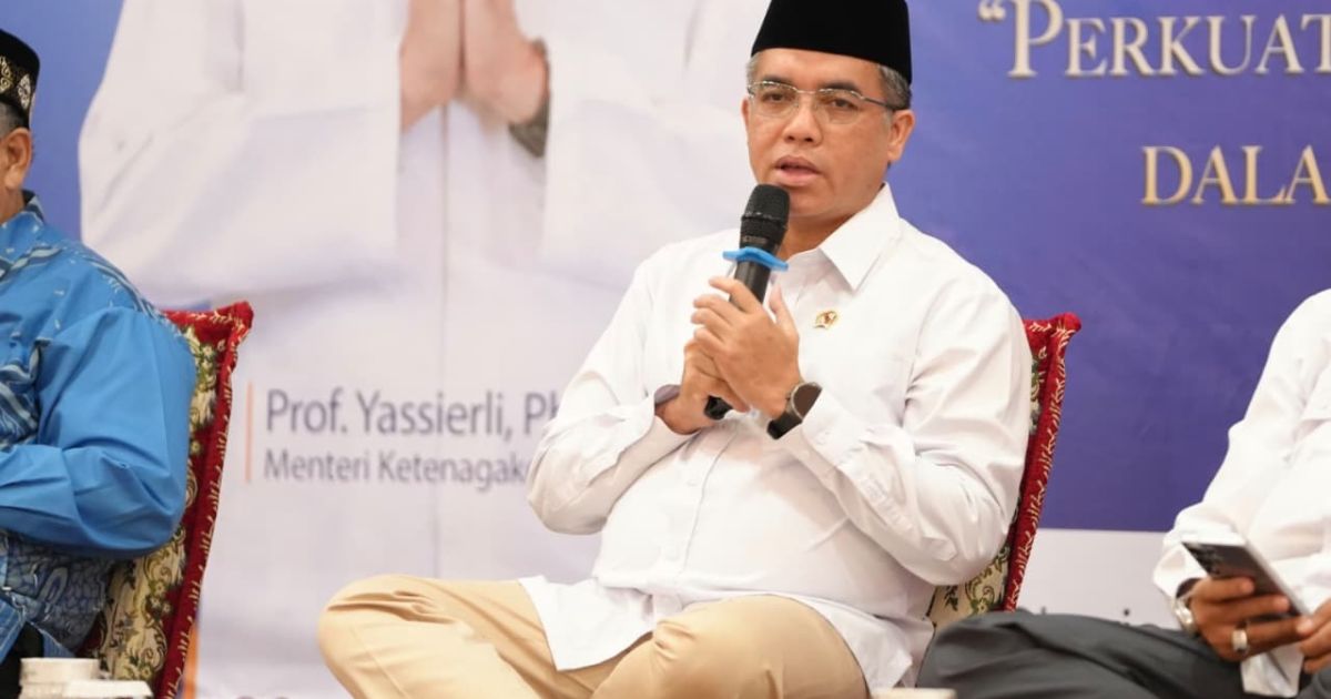 Menaker Yassierli menginstruksikan jajaran Kemnaker untuk meningkatkan kualitas layanan publik, termasuk JKP dan pelatihan kerja, agar lebih responsif dan andal.