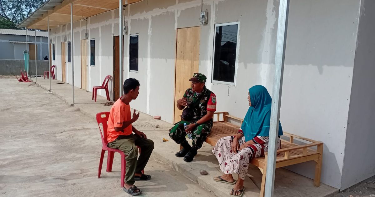 Babinsa Hadir di Huntara, Bawa Semangat Baru untuk Warga Alu Jamok