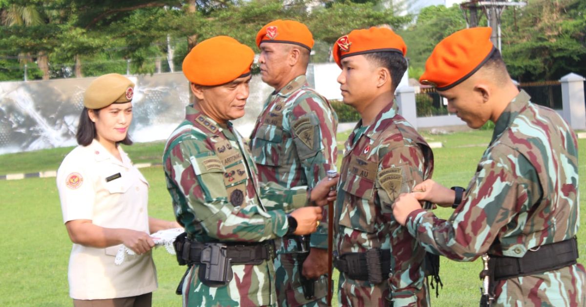 Komandan Resimen Arhanud 1 Pasgat Pimpin Upacara Kenaikan Pangkat Periode 1 April 2026