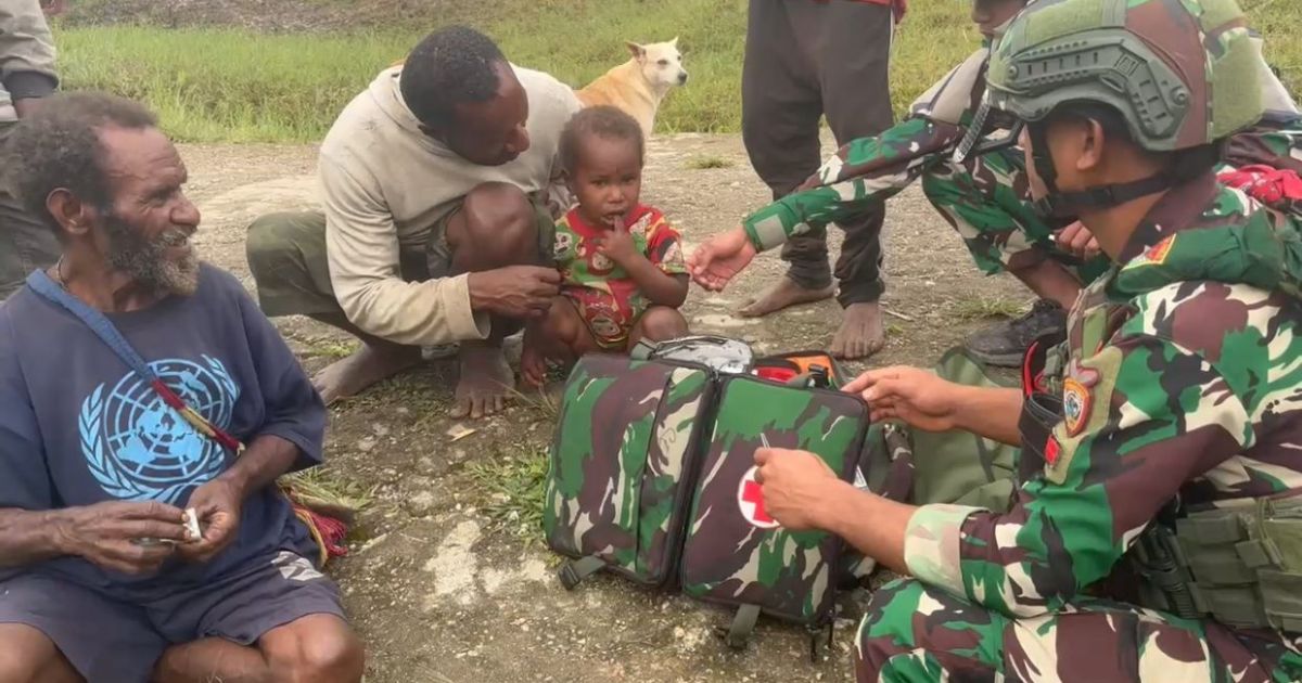 Pos Serambakon Yonif 751/VJS Gelar Anjangsana dan Pengobatan Gratis di Kampung Wanbakon