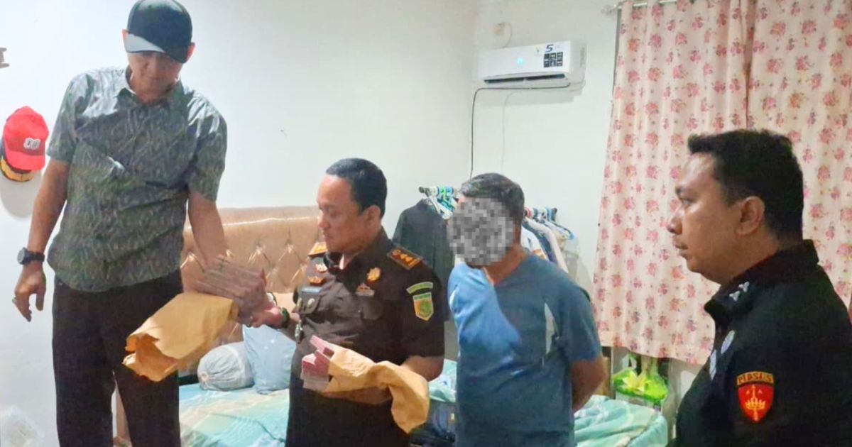 TIM PENYIDIK KEJATI SUMSEL GELEDAH DUA LOKASI TERKAIT DUGAAN KORUPSI PELAYARAN SUNGAI LALAN