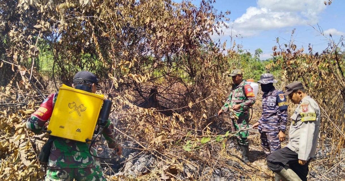 AKSI SIGAP PRAJURIT TNI AL TANGANI KARHUTLA DI WILAYAH PERBATASAN