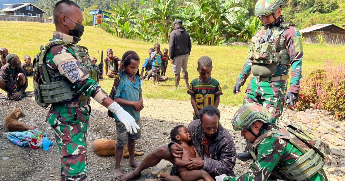 Tiga Warga Distrik Sinak Terluka Akibat Penembakan OPM, Dievakuasi dengan Bantuan TNI dan Warga