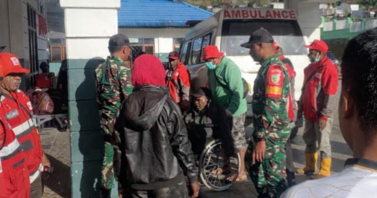 Evakuasi dan Pelayanan Kesehatan Warga Korban Pembakaran Honai Oleh KKB