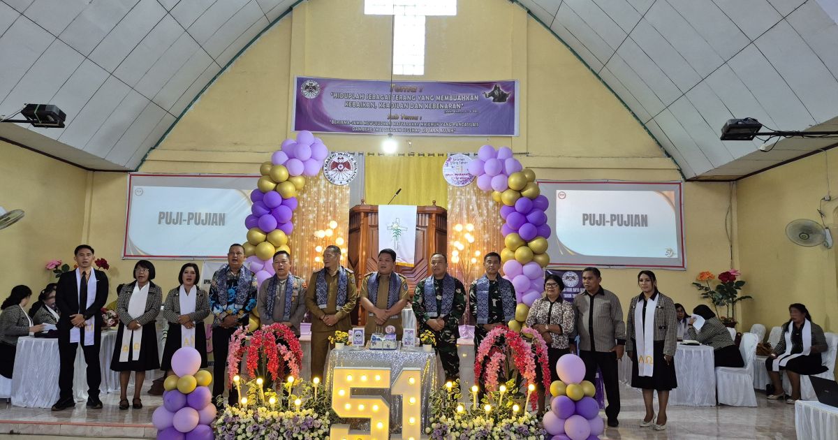 Wujud Sinergi TNI dan Pemerintah Daerah Dalam Kehidupan Beragama, Dandim 1310/Bitung Bersama Wakil Walikota Bitung Hadiri Ibadah