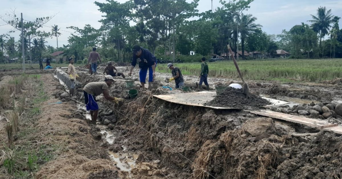 Pekerjaan Peningkatan Jalan Penghubung Antar Dusun di Desa Pasar Rawa Terus Dikebut,Ini Hasilnya