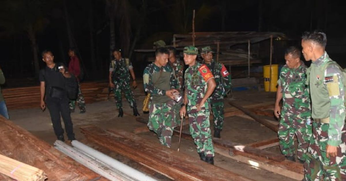 Dansatgas Tinjau Progres Pembangunan TMMD di Kampung Keakwa Pasca Pembukaan Resmi