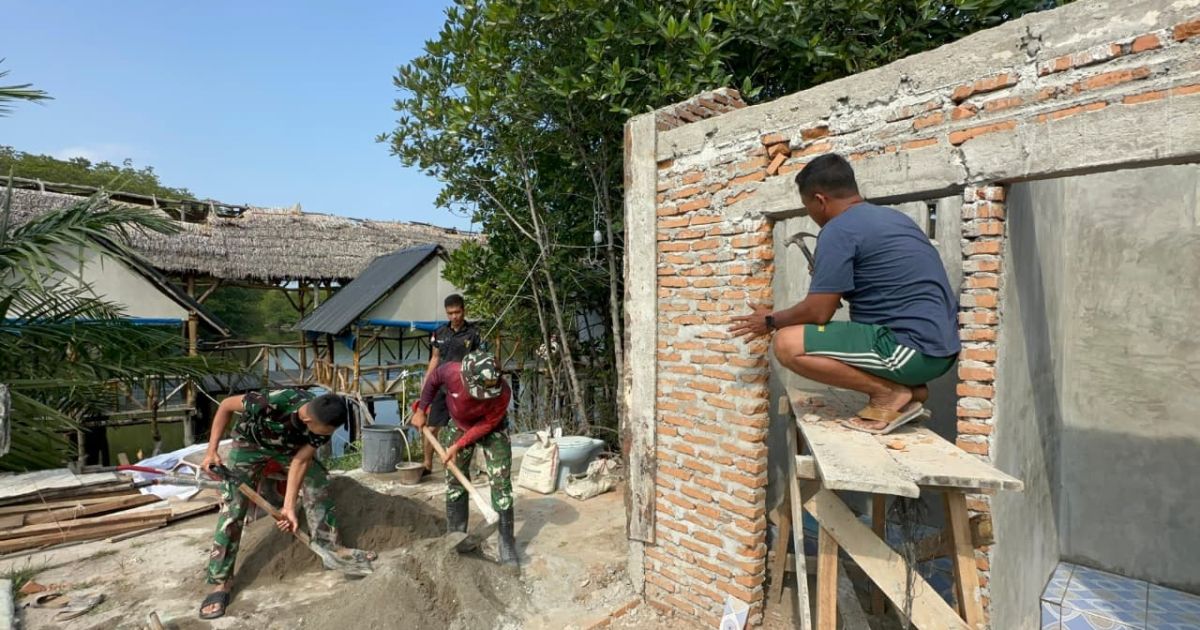 Wujudkan Sanitasi Layak dan Hidup Sehat,TNI Bersinergi Membuat MCK dan Sumur Bor di Desa Pasar Rawa